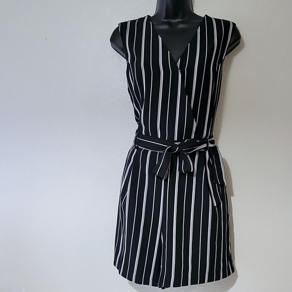 Banana Republic Sleeveless Striped Romper with Waist Tie-Up Size 12 - Picture 3 of 11